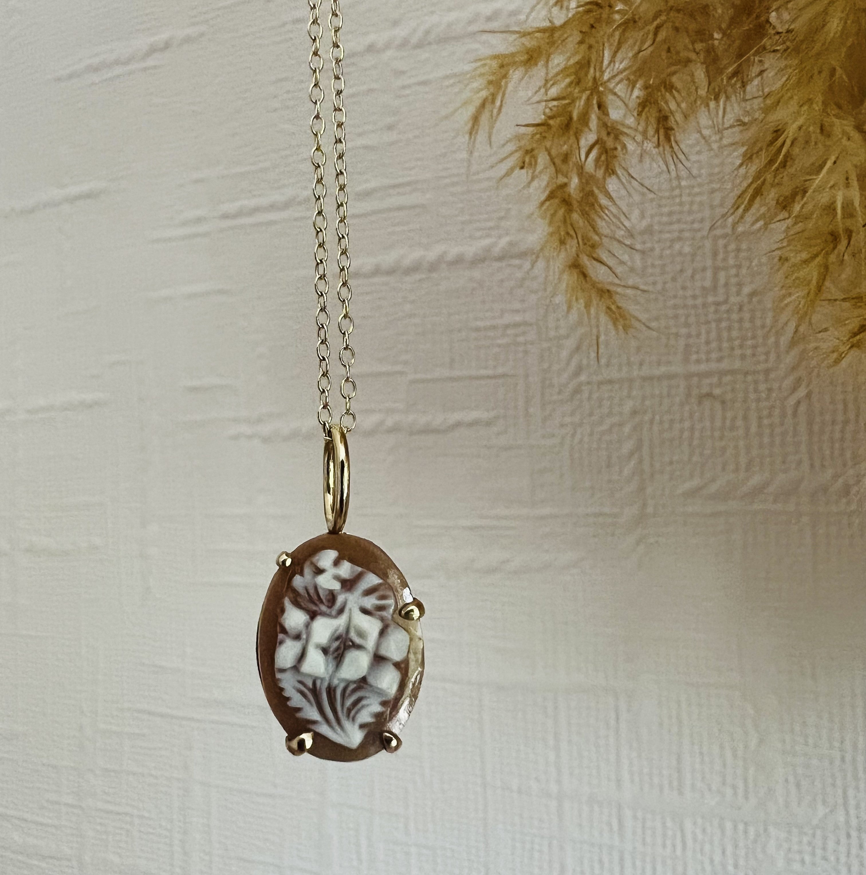 Cameo Flowers Pendant